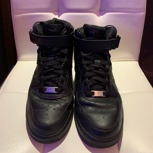 Black Air Force 1 size 9